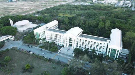 dlsu branches|Branches of De La Salle University in Santa Rosa City, Laguna.